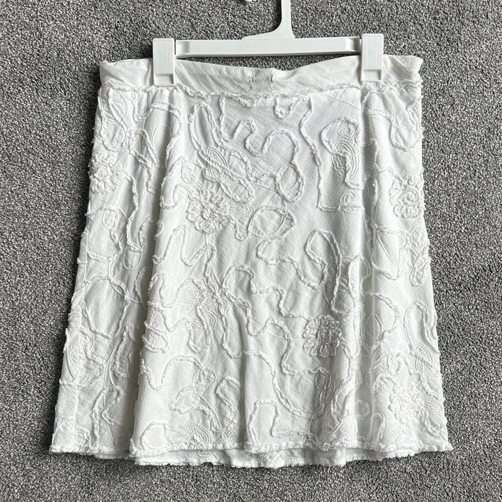 Max Studio White Textured A-Line Skirt with Floral Embroidery